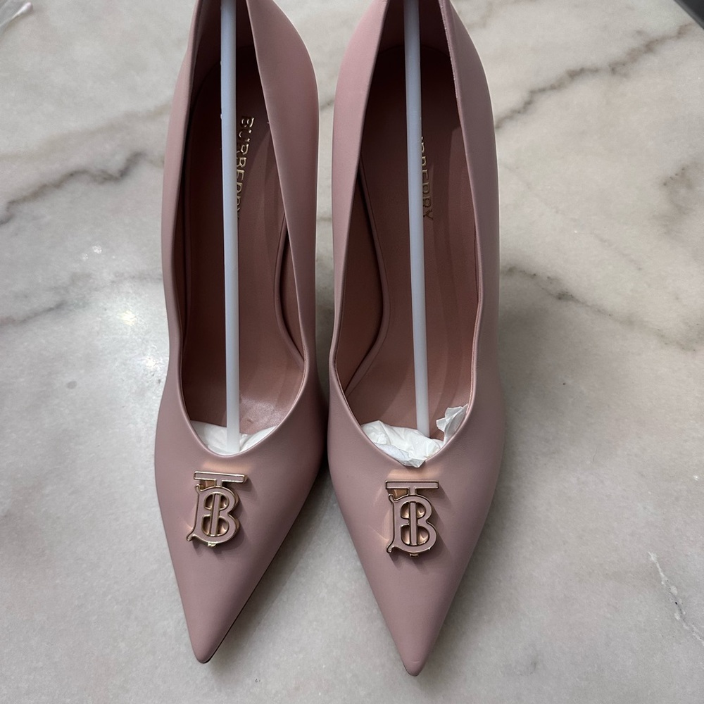 Burberry Women's Pink Pumps